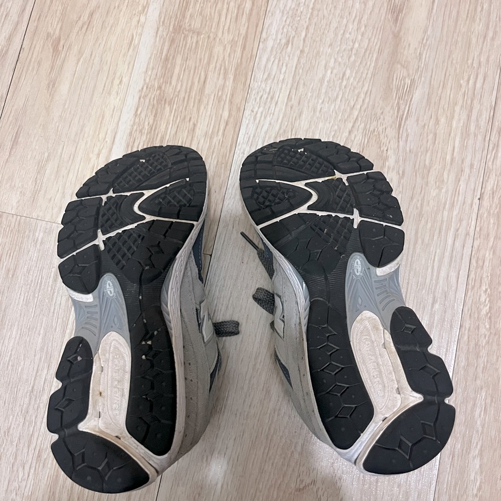 New Balance Gray 2002R - Picture 3 of 4